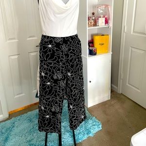 Talbots Embroidered Designed Crop Pants